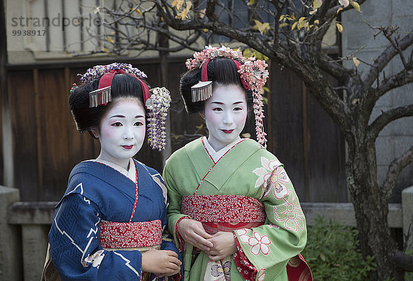 Tradition Individualität Reise bunt Schminke Außenaufnahme Tourismus Mädchen Kostüm - Faschingskostüm Loyalität Asien Verkleidung Japan japanisch Kimono Kyoto