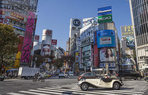 Einkaufszentrum überqueren Auto Reise Werbung Großstadt Tokyo Hauptstadt Architektur Wahrzeichen bunt Tourismus Shibuya Asien Japan