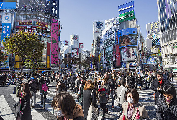 Einkaufszentrum überqueren Mensch Menschen Reise Werbung Großstadt Tokyo Hauptstadt Architektur Wahrzeichen bunt Tourismus Maske Shibuya Asien Japan