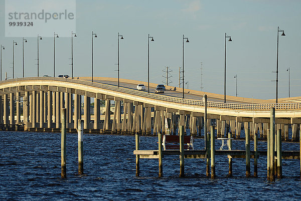 Vereinigte Staaten von Amerika USA Hafen Ruhe über Brücke Fluss Florida