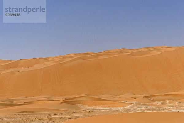 Abu Dhabi Hauptstadt Panorama Landschaftlich schön landschaftlich reizvoll Vereinigte Arabische Emirate VAE Berg Verbindung Landschaft Wüste Sand Düne Asien Tourismus