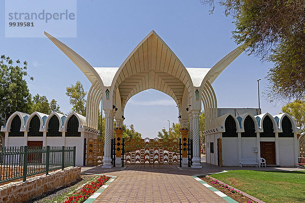 Abu Dhabi Hauptstadt Zaun Vereinigte Arabische Emirate VAE Blume Tradition Baum Architektur Pflanze Museum Garten Eingang Al-Ain Asien Tourismus