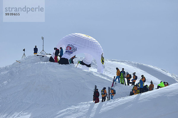 Berggipfel Gipfel Spitze Spitzen sehen Eingang Hubschrauber Tiefschnee März Start Schweiz