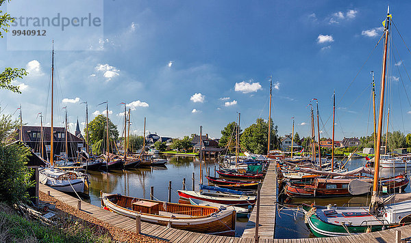 Wasser Hafen Europa Sommer Boot Dorf Schiff Niederlande Friesland