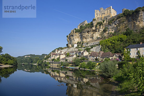 hoch oben Frankreich Schönheit Ruhe Baum über Gebäude Steilküste Spiegelung Geschichte Dorf Tourismus Aquitanien Wohngemeinschaft Dordogne Ort hübsch Reflections