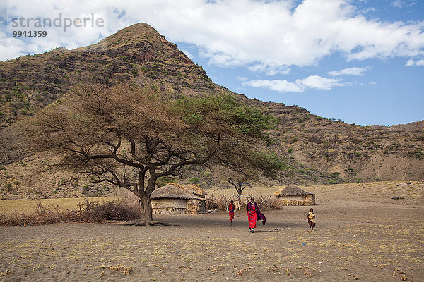 Ostafrika Landschaftlich schön landschaftlich reizvoll Berg Mensch Menschen Wohnhaus Baum Landschaft Gebäude Reise Dorf Rift Valley Kenia Spalt Afrika Tansania