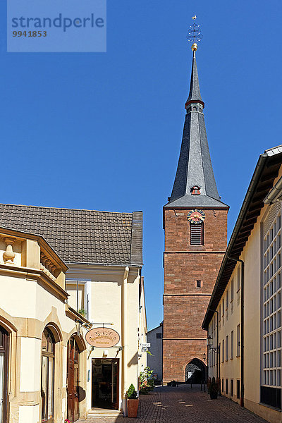 Europa Gebäude Straße Architektur Turm Restaurant Pflanze Uhr Kirche Gastronomie Deidesheim Deutschland Pfarrkirche Rheinland-Pfalz
