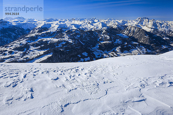 blauer Himmel wolkenloser Himmel wolkenlos Felsbrocken Panorama Berg Winter Himmel Steilküste dahintreibend Alpen blau Ansicht Sonnenlicht Westalpen Schnee schweizerisch Schweiz Bergpanorama Schweizer Alpen