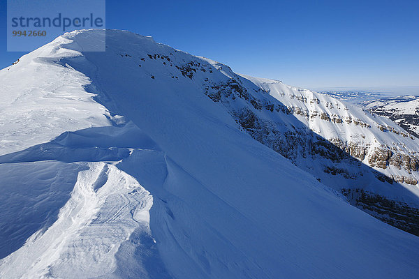 blauer Himmel wolkenloser Himmel wolkenlos Berg Winter Himmel Eis dahintreibend Alpen blau Sonnenlicht Westalpen Schnee schweizerisch Schweiz Schweizer Alpen