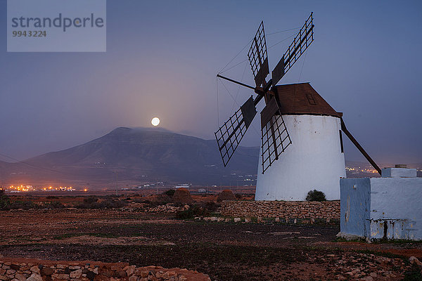 Europa Abend Vollmond Kanaren Kanarische Inseln Konzept Windmühle Fuerteventura Stimmung Spanien