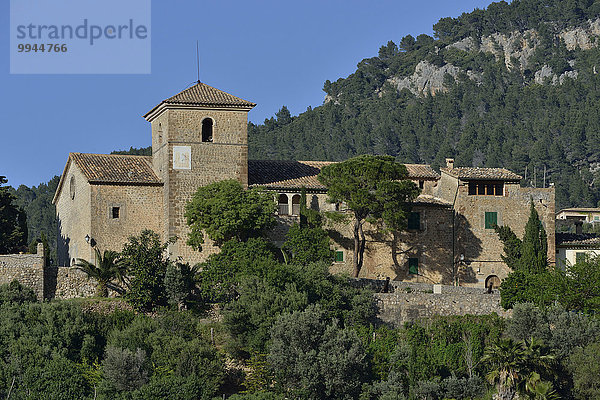 Kirche Iglesia de San Juan Bautista  Deià  Tramuntana-Gebirge  Mallorca  Balearen  Spanien  Europa