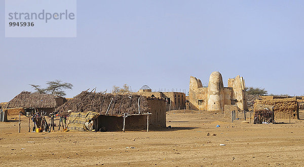 Kleine Ortschaft mit Moschee  bei Bogué  Region Brakna  Mauretanien  Afrika