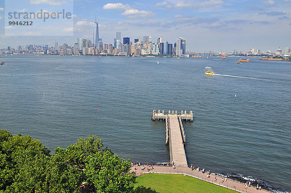 Blick auf Süd-Manhattan von der Freiheitsstatue  Liberty Island  Manhattan  New York City  New York  USA  Nordamerika