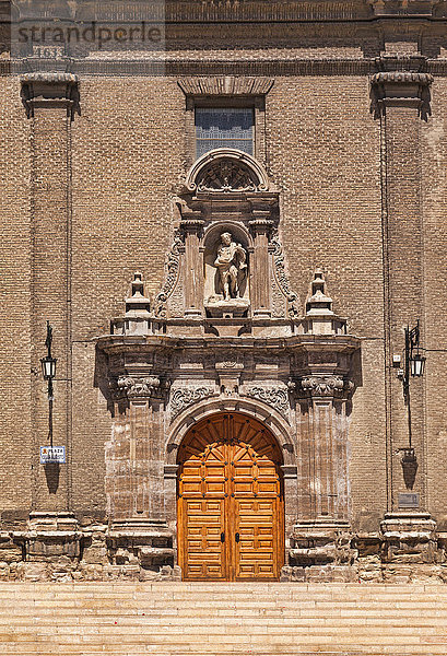 Die Tür der Kirche von San Juan de los Panetes  Saragossa  Aragonien  Spanien  Europa