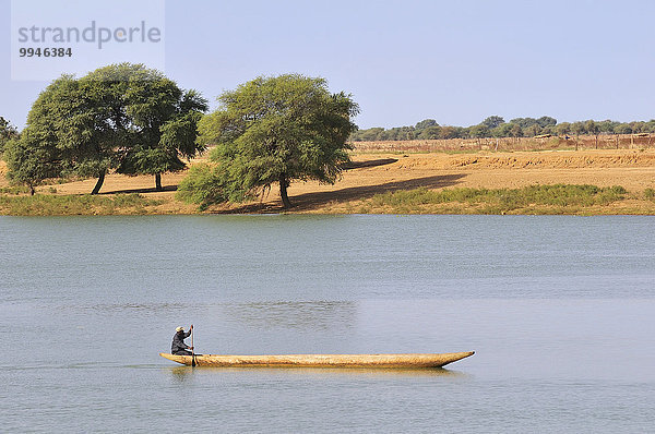 Einbaum auf dem Fluss Senegal  bei Bogué  Region Brakna  Mauretanien  Afrika