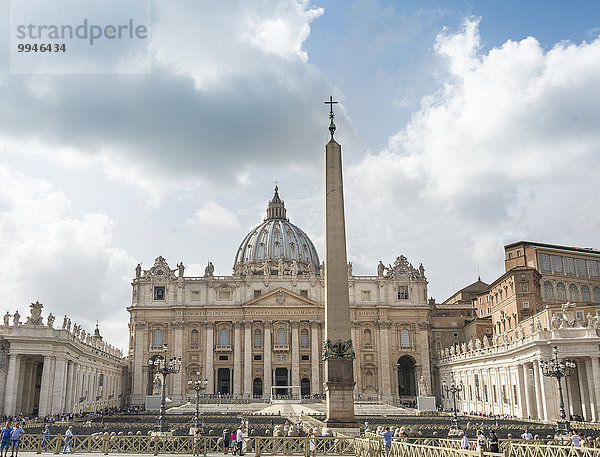 Petersplatz mit Petersdom und Obelisk  Vatikan  Rom  Latium  Italien  Europa
