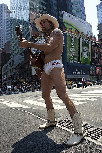 The Naked Cowboy  Robert John Burch  Touristenattraktion  Times Square  Manhatten  New York  USA  Nordamerika