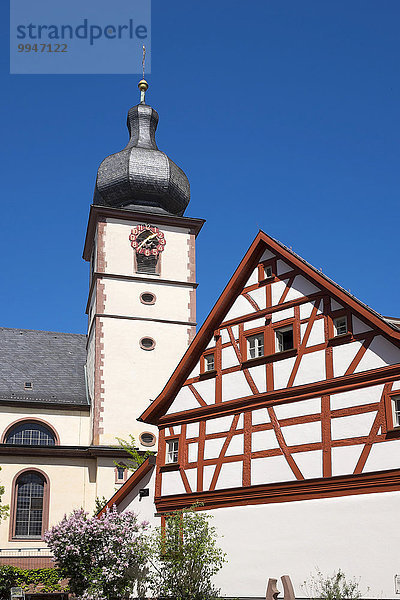 Pfarrkirche St. Laurentius und ehemalige Schmiede  Marktheidenfeld  Spessart  Mainfranken  Unterfranken  Franken  Bayern  Deutschland  Europa