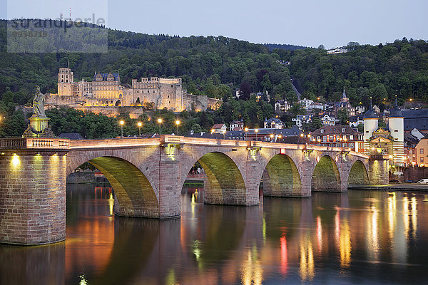 Alte Brücke  Heidelberger Schloss und Neckar  Heidelberg  Baden-Württemberg  Deutschland  Europa