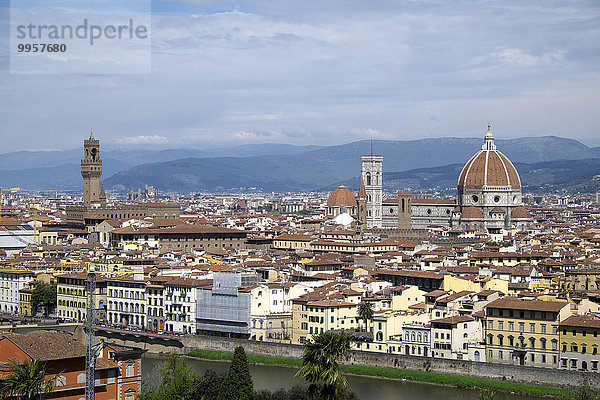 Stadtansicht von Florenz mit Dom  von Piazzale Michelangelo aus  Florenz  Toskana  Italien  Europa