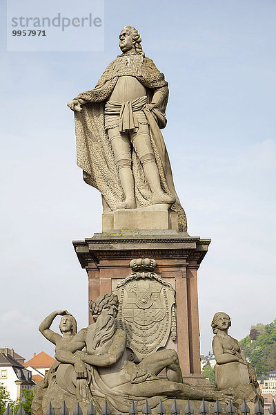 Carl-Theodor-Denkmal auf der Alten Brücke  Heidelberg  Baden-Württemberg  Deutschland  Europa