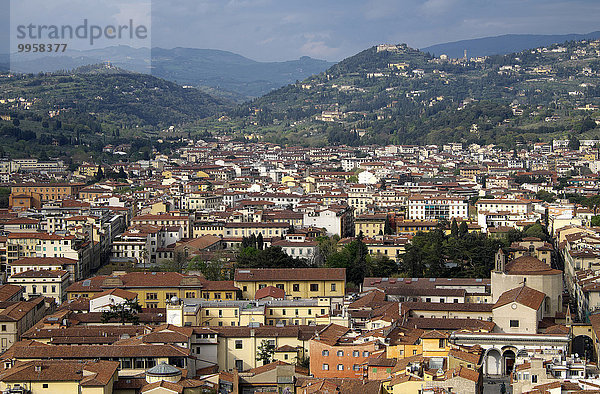 Stadtansicht von Florenz  hinten der Hügel von Fiesole  Florenz  Toskana  Italien  Europa