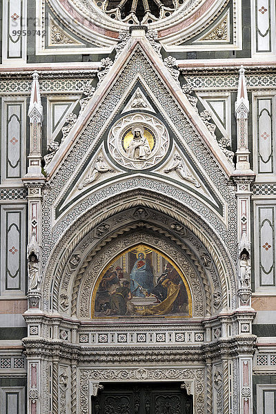 Detail der Marmor-Fassade  Dom  Duomo Santa Maria del Fiore  Florenz  Toskana  Italien  Europa