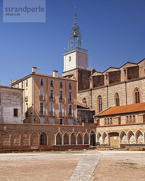 Campo Santo Fueraria und die Kathedrale Sant Joan Baptista  Perpignan  Languedoc-Roussillon  Département Pyrénées-Orientales  Frankreich  Europa
