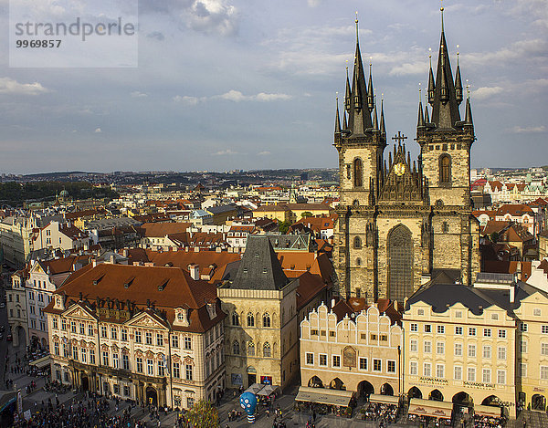 Teynkirche und alter Stadtplatz  Altstädter Ring  Altstadt  Prag  Tschechien  Europa