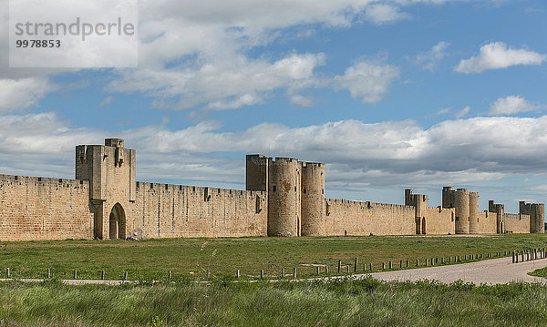 Stadtmauer von Aigues-Mortes  Languedoc-Roussillon  Frankreich  Europa