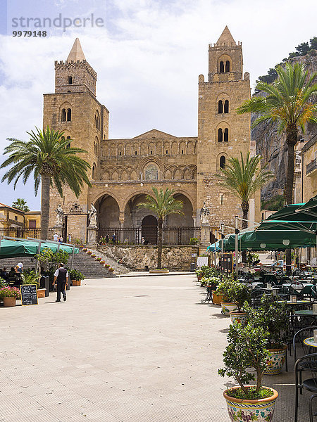 Kathedrale Santissimo Salvatore mit Piazza Duomo  Cefalù  Provinz Palermo  Sizilien  Italien  Europa