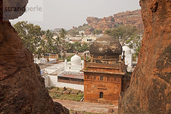Moschee bei den hinduistischen Höhlentempeln  Badami  Karnataka  Indien  Asien