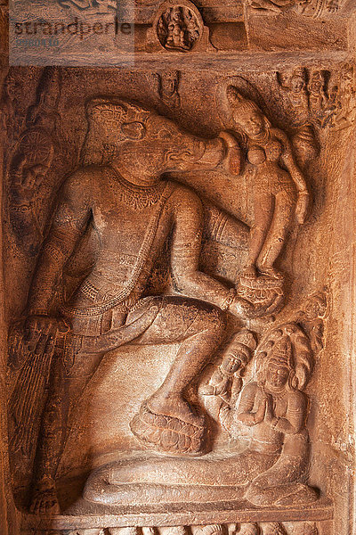 Varaha Relief  Inkarnation Vishnus im Höhlentempel von Badami  Karnataka  Indien  Asien