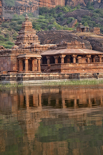 Bhuthanatha-Tempel am See Agastya  Badami  Karnataka  Indien  Asien