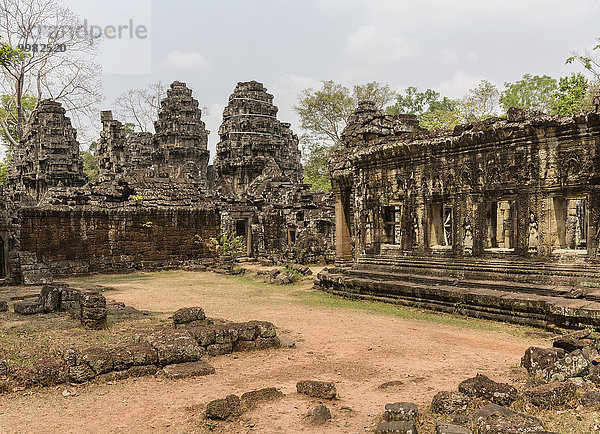Zweiter Mauerring mit Prasat  Halle der Tänzerinnen  Banteay Kdei Tempel  Angkor  Provinz Siem Reap  Kambodscha  Asien