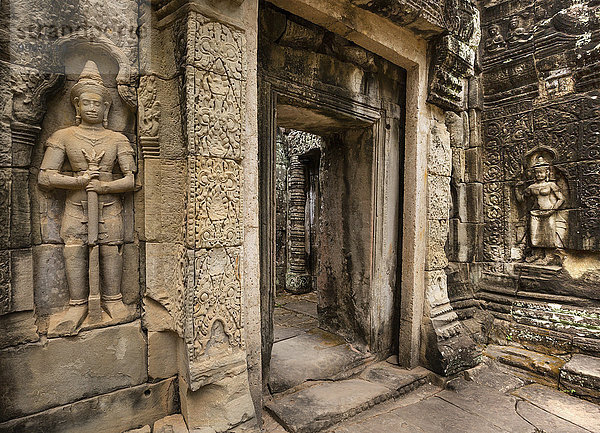 Gopuram  Tor  Nischen mit Dvarapala und Devata-Figur  Wächterfigur  Banteay Kdei Tempel  Angkor  Provinz Siem Reap  Kambodscha  Asien