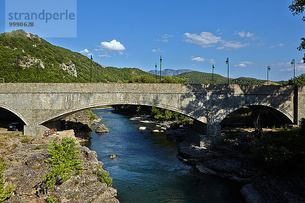 über Brücke Fluss Griechenland