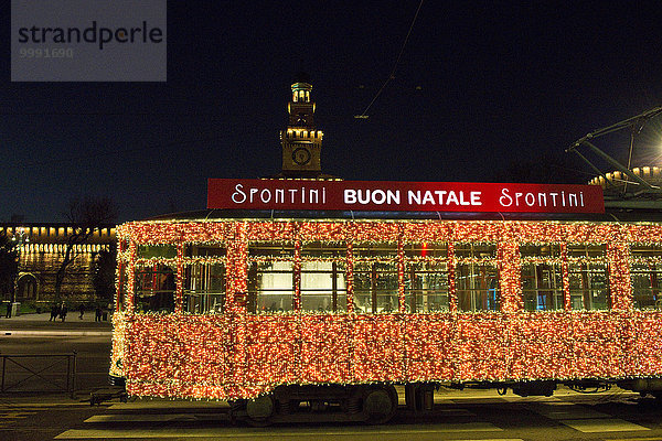 Italien  Lombardei  Mailand  Straßenbahn während der Weihnachtszeit