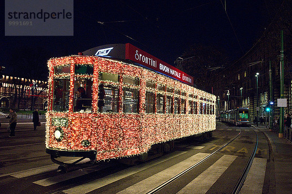 Italien  Lombardei  Mailand  Straßenbahn während der Weihnachtszeit