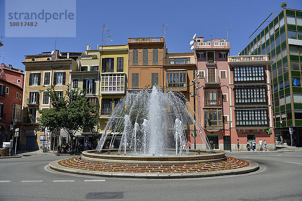 Brunnen an der Plaza de la Reina  Palma de Mallorca  Mallorca  Balearen  Spanien  Europa
