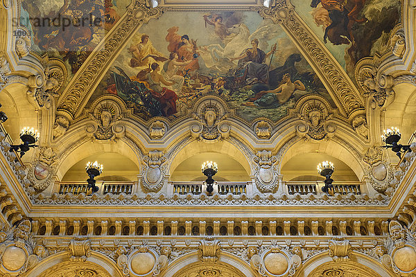 Le Grand Foyer mit Fresken  verzierte Decke von Paul Baudry  Opera Garnier  Paris  Frankreich  Europa