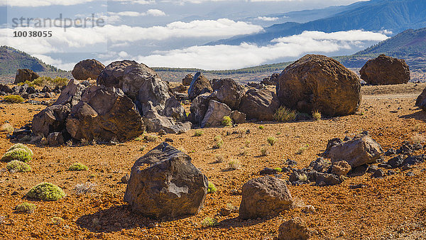 Huevos del Teide  Teide-Eier  Lavakugeln  Montana Blanca  Pico del Teide  3718m  Parque Nacional de las Cañadas del Teide  Teide-Nationalpark  UNESCO Weltnaturerbe  Teneriffa  Kanarische Inseln  Spanien  Europa