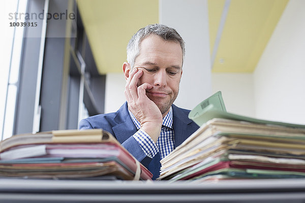 Businessman working in office  Leipzig  Saxony  Germany