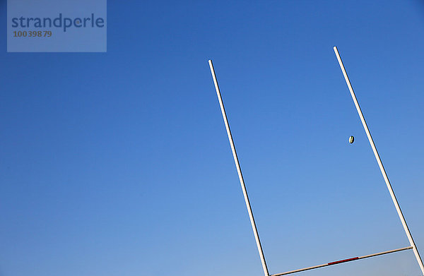 fliegen fliegt fliegend Flug Flüge Ziel Ball Spielzeug Rugby