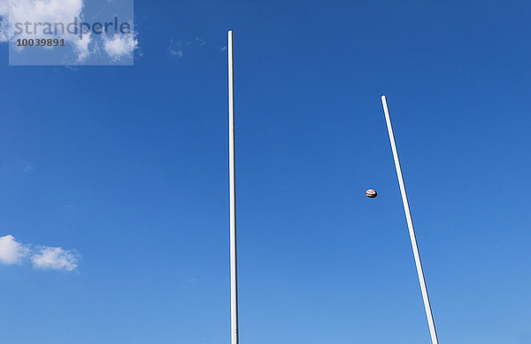 fliegen fliegt fliegend Flug Flüge Ziel Ball Spielzeug Rugby