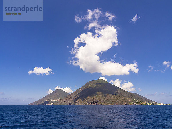 Italien  Sizilien  Äolische Inseln  Blick auf die Insel Salina