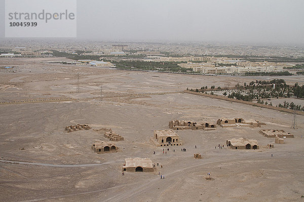 Iran  Yazd  Blick von zoroastrischen Türmen des Schweigens