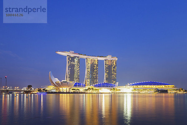 Singapur  Marina Bay  Marina Bay Sands Hotel  ArtScience Museum  Marina Bay Promenade und Einkaufszentrum