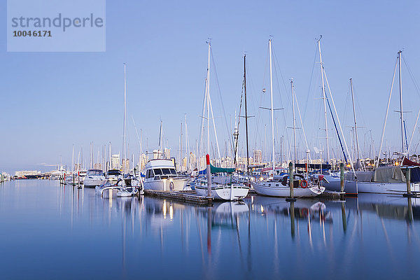 Neuseeland  Auckland  Westhaven Marina  blaue Stunde