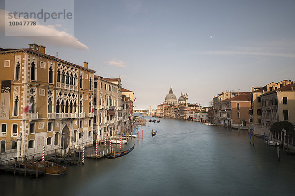 Italien  Venedig  Canal Grande mit Gondolier